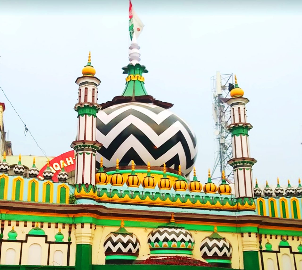 Chevron dome above the Bareilly bazaar